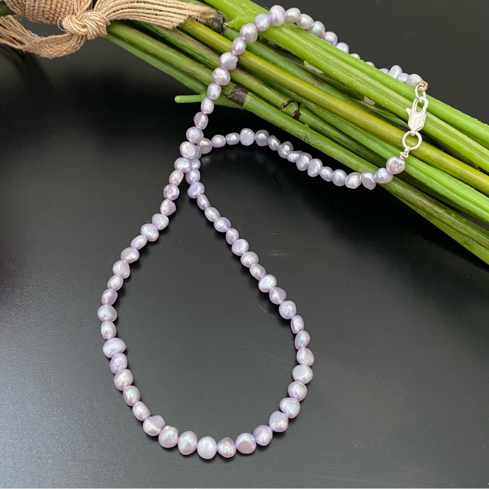 Handmade Lavender Lilac Freshwater Pearl 18” Necklace 18g.
